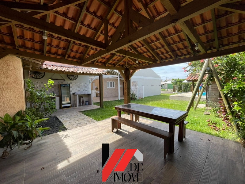 CASA COM 2 TERRENOS, PISCINA. 2 QUADRAS DO MAR: 12ª foto da galeria de imagens do imóvel