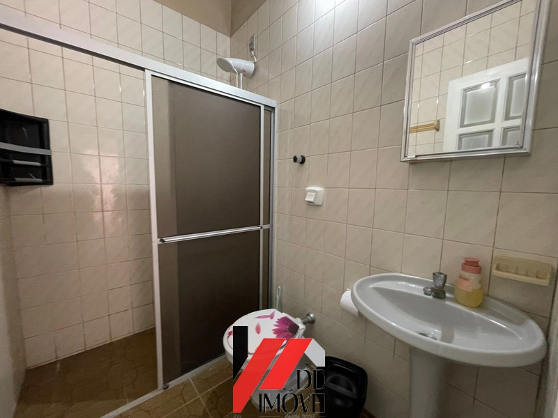 CASA COM 2 TERRENOS, PISCINA. 2 QUADRAS DO MAR: 35ª foto da galeria de imagens do imóvel