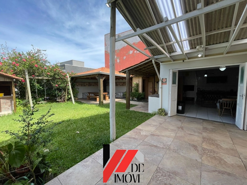 CASA COM 2 TERRENOS, PISCINA. 2 QUADRAS DO MAR: 9ª foto da galeria de imagens do imóvel