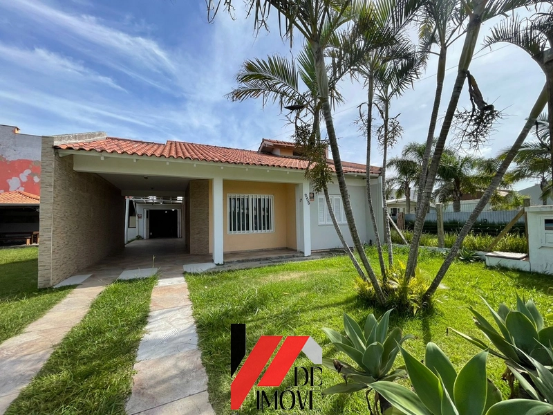 CASA COM 2 TERRENOS, PISCINA. 2 QUADRAS DO MAR: 1ª foto da galeria de imagens do imóvel