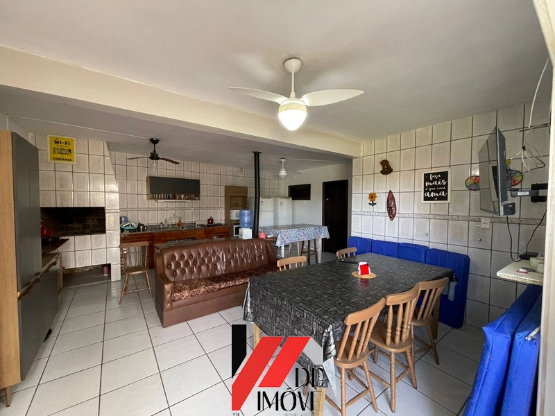 CASA COM 2 TERRENOS, PISCINA. 2 QUADRAS DO MAR: 15ª foto da galeria de imagens do imóvel