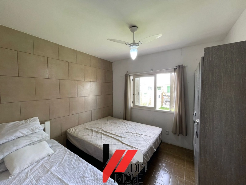 CASA COM 2 TERRENOS, PISCINA. 2 QUADRAS DO MAR: 17ª foto da galeria de imagens do imóvel