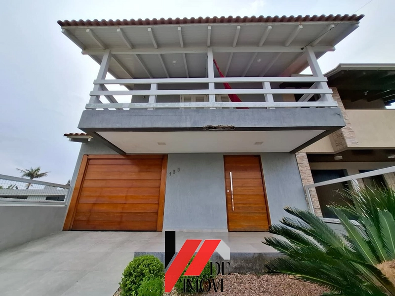 SOBRADO A UMA QUADRA DO MAR EM CAPÃO DA CANOA!