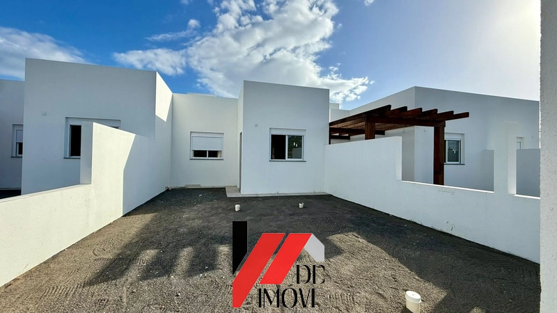 CASA NA ZONA NORTE EM CAPÃO DA CANOA: 1ª foto da galeria de imagens do imóvel