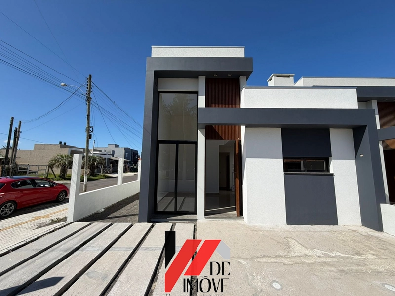 CASA DE ESQUINA A POUCOS METROS DO MAR!: 1ª foto da galeria de imagens do imóvel