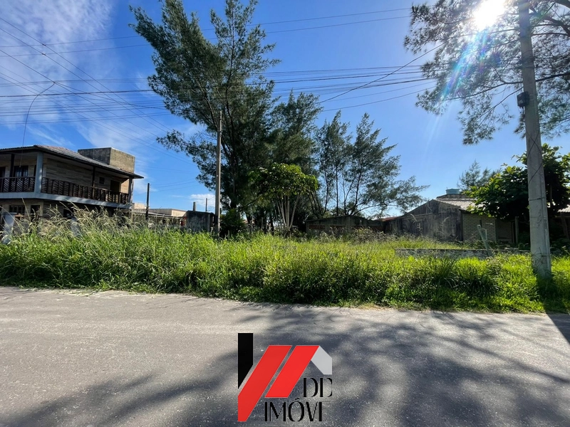 TERRENO DE ESQUINA A VENDA LADO MAR!