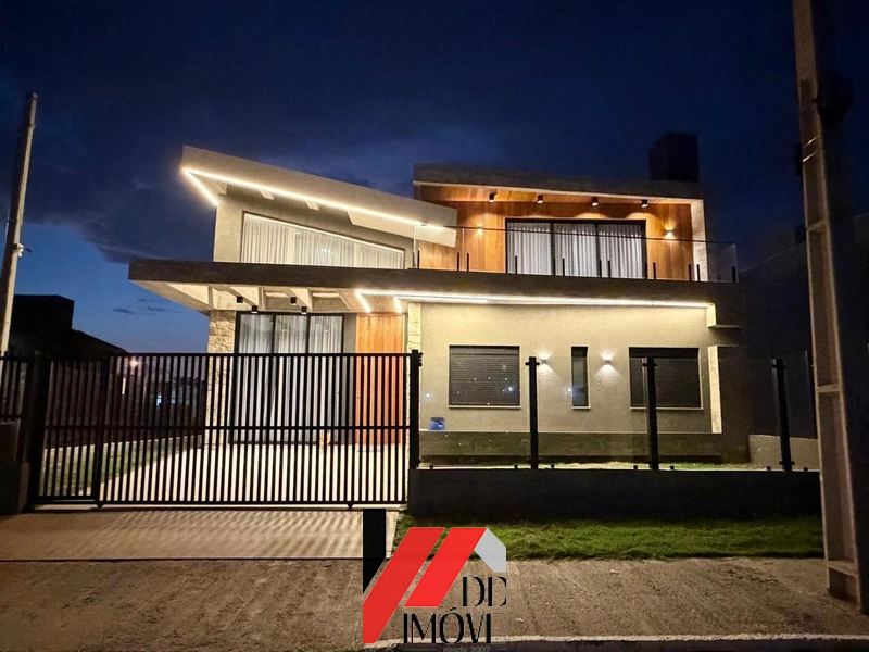 Casa à venda na Zona Norte de Capão da Canoa: 1ª foto da galeria de imagens do imóvel