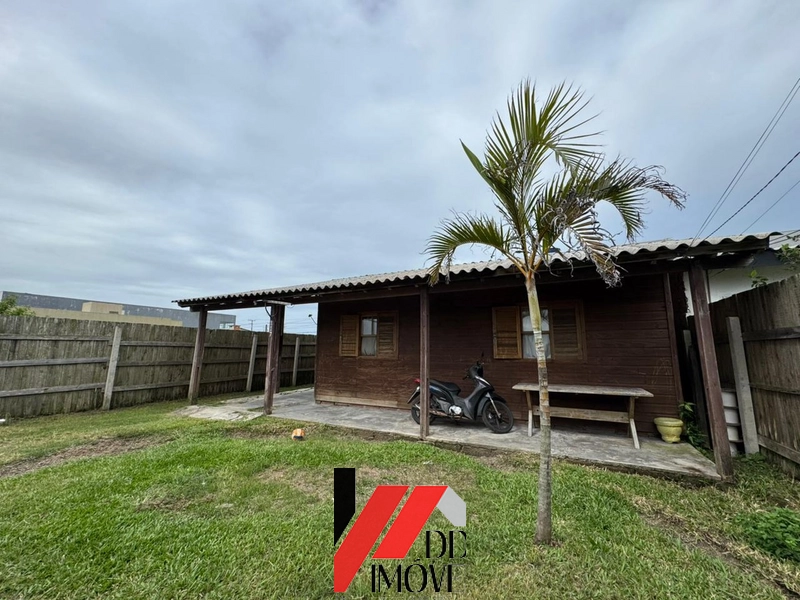 CASA DE MADEIRA A VENDA NO JARDIM BEIRA MAR!!: 1ª foto da galeria de imagens do imóvel