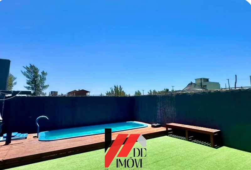 CASA COM PISCINA  A UMA QUADRA DO MAR: 6ª foto da galeria de imagens do imóvel