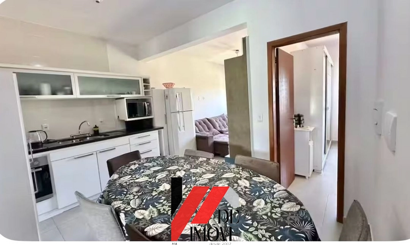 CASA COM PISCINA  A UMA QUADRA DO MAR: 7ª foto da galeria de imagens do imóvel