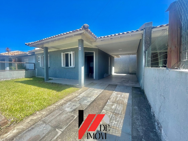 CASA COM ÓTIMA LOCALIZAÇÃO A 700 METROS DO MAR!