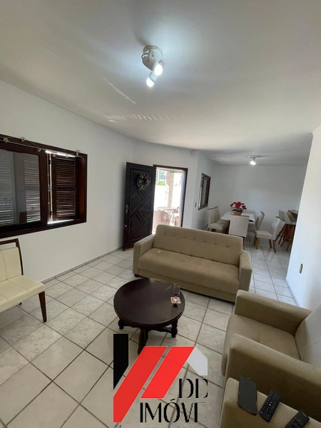 CASA COM PISCINA A POUCOS METROS DO MAR!!!: 5ª foto da galeria de imagens do imóvel