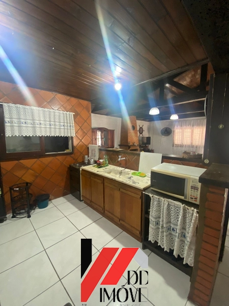 CASA AMPLA COM  4 DORMITÓRIOS A POUCOS METROS DO MAR!!!: 6ª foto da galeria de imagens do imóvel