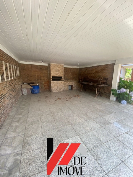 CASA AMPLA COM  4 DORMITÓRIOS A POUCOS METROS DO MAR!!!: 5ª foto da galeria de imagens do imóvel