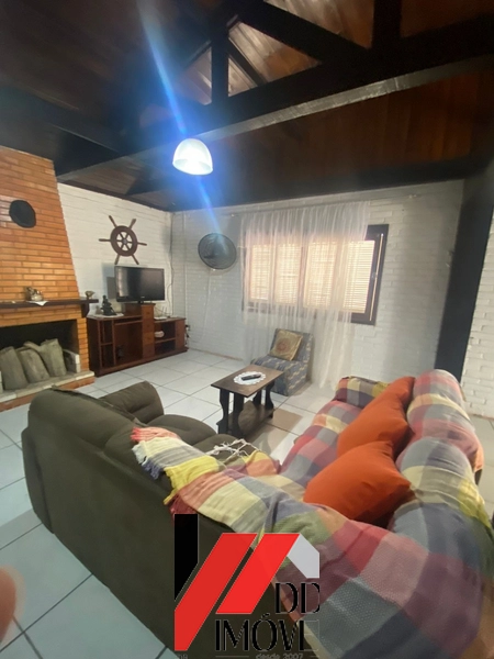 CASA AMPLA COM  4 DORMITÓRIOS A POUCOS METROS DO MAR!!!: 8ª foto da galeria de imagens do imóvel