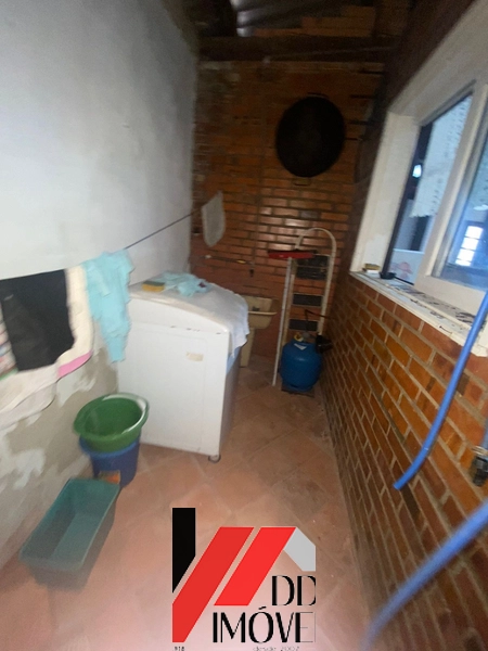 CASA AMPLA COM  4 DORMITÓRIOS A POUCOS METROS DO MAR!!!: 7ª foto da galeria de imagens do imóvel