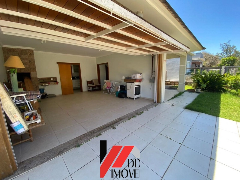 EXCELENTE CASA TÉRREA A UMA QUADRA DO MAR!!: 1ª foto da galeria de imagens do imóvel