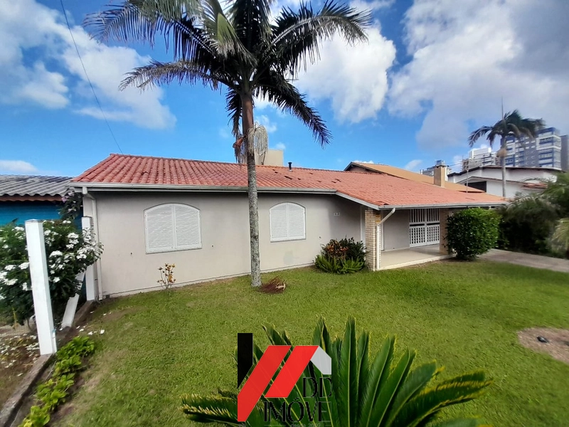 CASA A CINCO QUADRAS DO MAR A VENDA!!: 4ª foto da galeria de imagens do imóvel