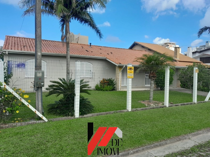 CASA A CINCO QUADRAS DO MAR A VENDA!!: 6ª foto da galeria de imagens do imóvel
