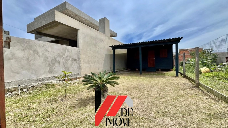 CASA DE MADEIRA PINOS TRATADA EM TERRENO DE 6X25!!