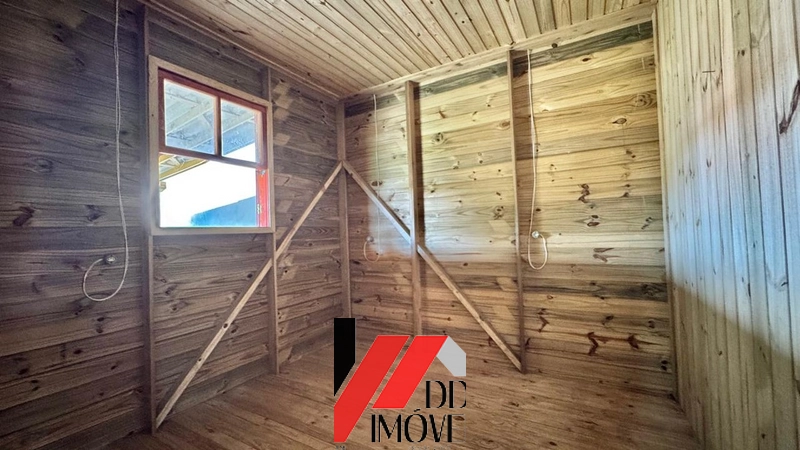 CASA DE MADEIRA PINOS TRATADA EM TERRENO DE 6X25!!: 5ª foto da galeria de imagens do imóvel