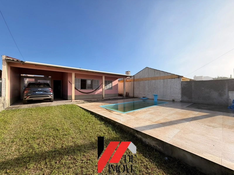 CASA A VENDA COM PISCINA PERTINHO DO MAR!!!