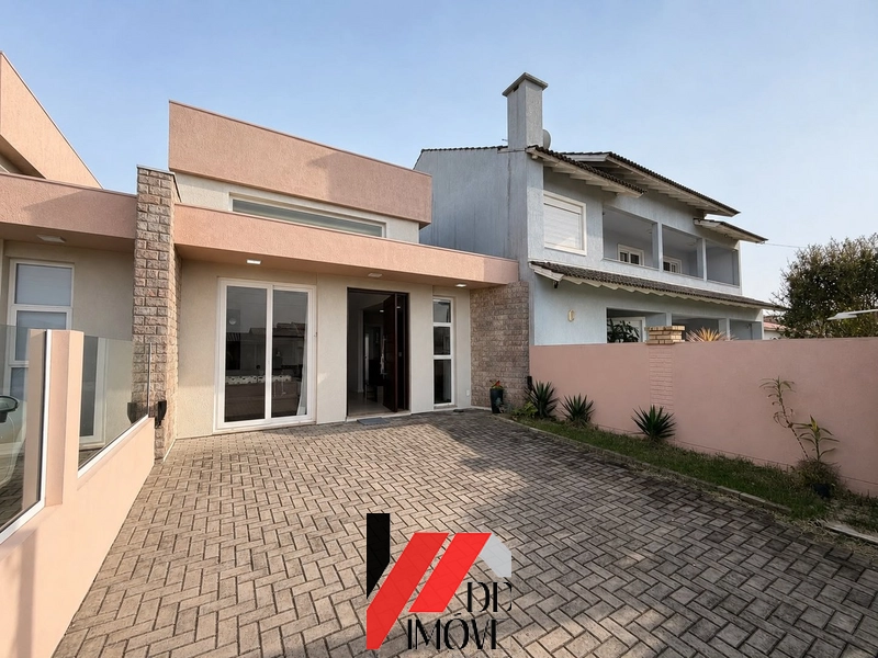 CASA A VENDA A 350 METROS DO MAR NA ZONA NORTE!!