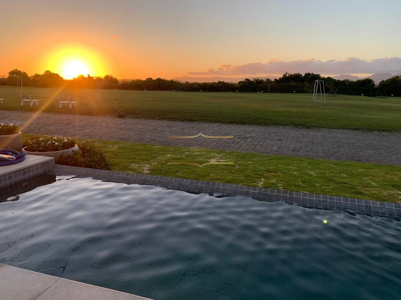 EXELENTE SOBRADO EM CONDOMÍNIO FECHADO