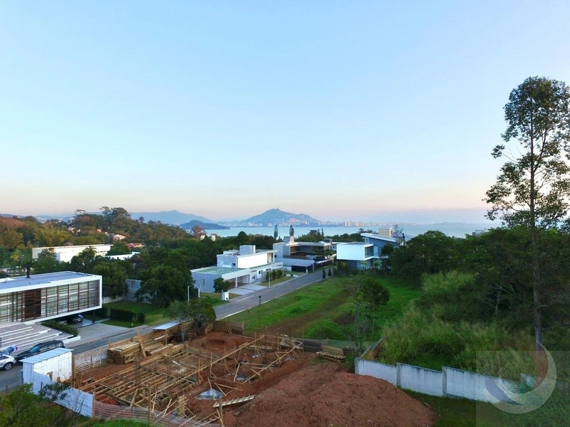 Terreno a venda em condominio fechado em Cacupé: 2ª foto da galeria de imagens do imóvel