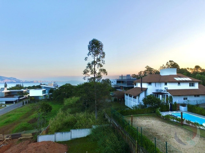 Terreno a venda em condominio fechado em Cacupé: 1ª foto da galeria de imagens do imóvel