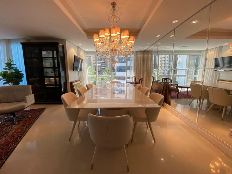 Apartamento de 221m² com 3 suítes na Agronômica: 7ª foto da galeria de imagens do imóvel