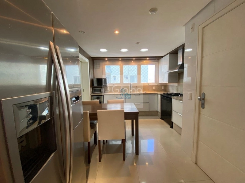 Apartamento de 221m² com 3 suítes na Agronômica: 9ª foto da galeria de imagens do imóvel