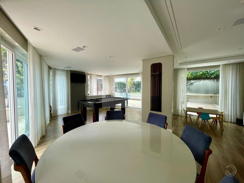 Apartamento de 221m² com 3 suítes na Agronômica: 25ª foto da galeria de imagens do imóvel