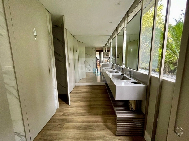 Apartamento de 221m² com 3 suítes na Agronômica: 24ª foto da galeria de imagens do imóvel