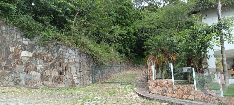 Terreno a venda no bairro Itacorubi: 2ª foto da galeria de imagens do imóvel