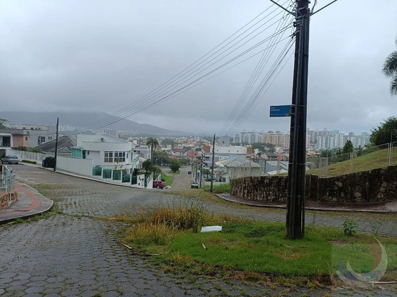 Terreno a venda no bairro Itacorubi: 1ª foto da galeria de imagens do imóvel