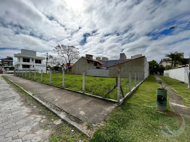 Terreno a venda Jurere em Florianópolis: 3ª foto da galeria de imagens do imóvel