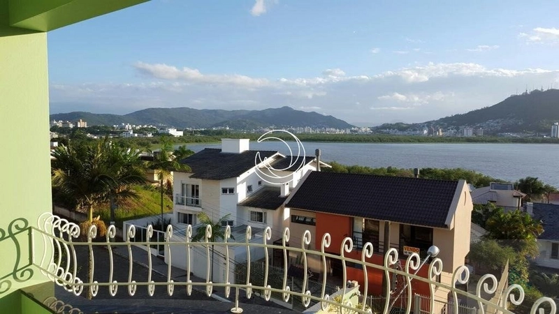 Casa com 4 dormitórios e 3 suítes em Florianópolis: 15ª foto da galeria de imagens do imóvel
