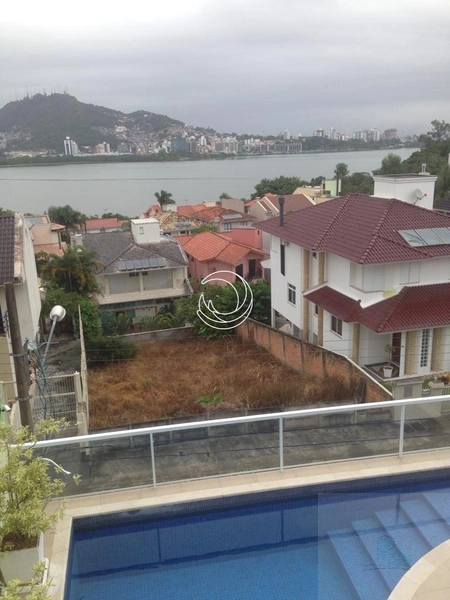 Casa com 4 dormitórios e 3 suítes em Florianópolis: 3ª foto da galeria de imagens do imóvel