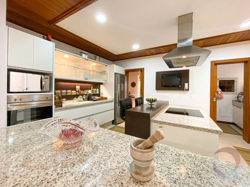 Casa de luxo com 5 dormitórios e 4 suítes em Florianópolis: 16ª foto da galeria de imagens do imóvel