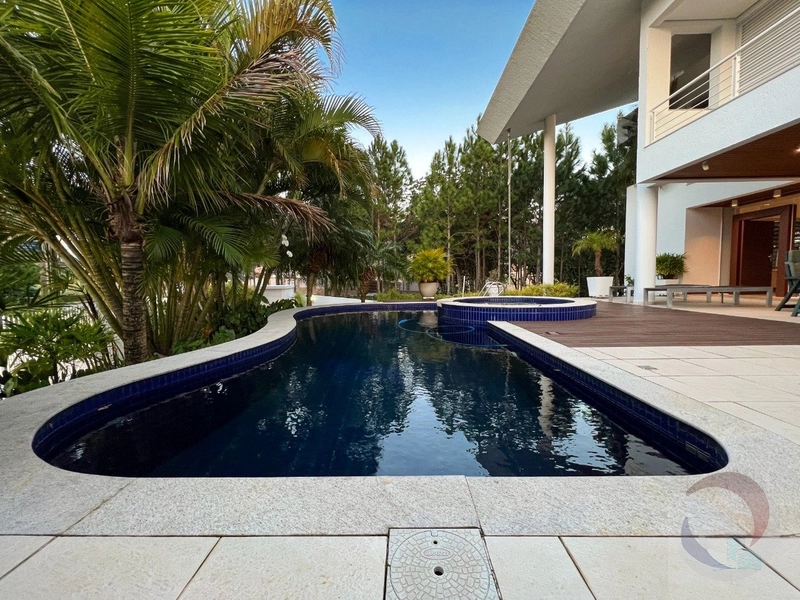 Casa de luxo com 5 dormitórios e 4 suítes em Florianópolis: 4ª foto da galeria de imagens do imóvel