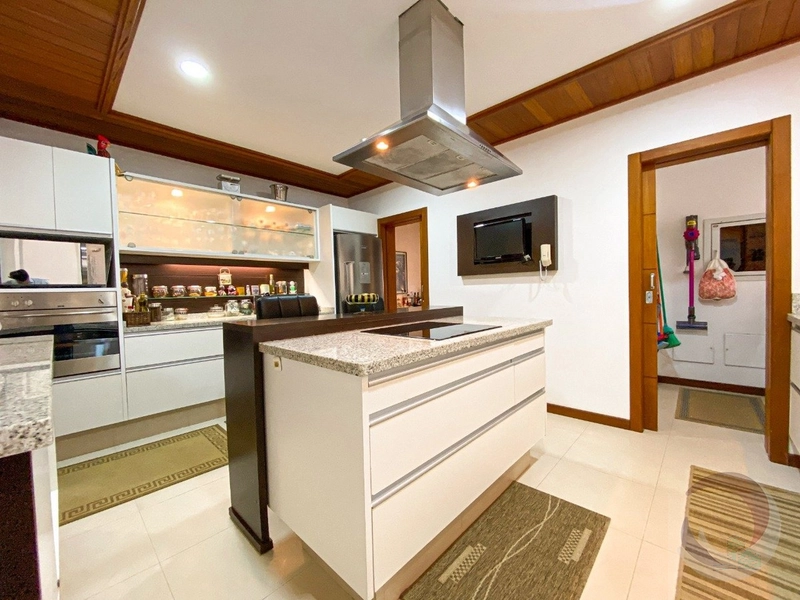 Casa de luxo com 5 dormitórios e 4 suítes em Florianópolis: 30ª foto da galeria de imagens do imóvel