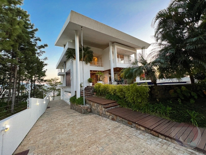 Casa de luxo com 5 dormitórios e 4 suítes em Florianópolis: 3ª foto da galeria de imagens do imóvel