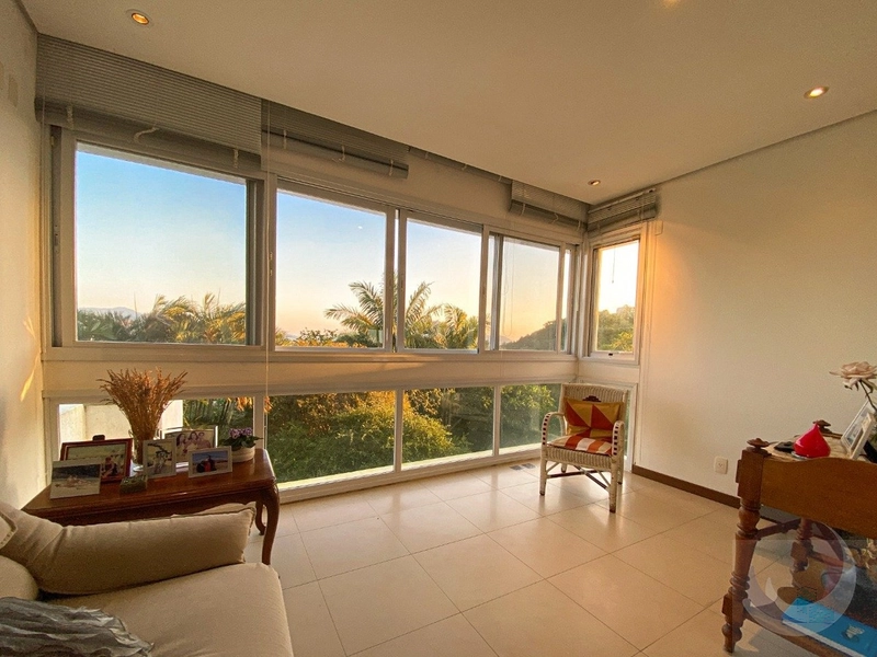 Casa de luxo com 5 dormitórios e 4 suítes em Florianópolis: 27ª foto da galeria de imagens do imóvel