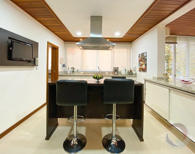 Casa de luxo com 5 dormitórios e 4 suítes em Florianópolis: 32ª foto da galeria de imagens do imóvel
