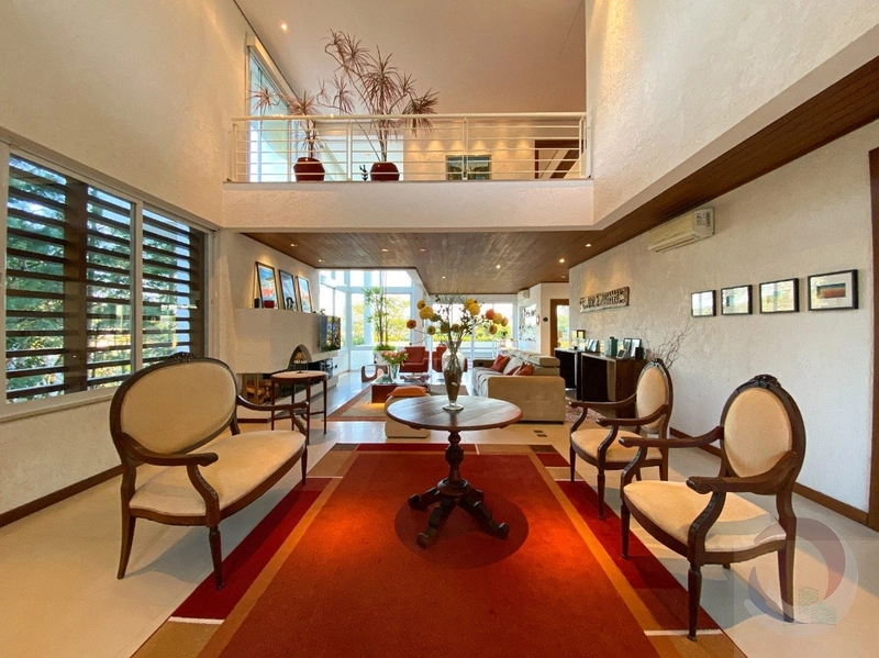 Casa de luxo com 5 dormitórios e 4 suítes em Florianópolis: 1ª foto da galeria de imagens do imóvel