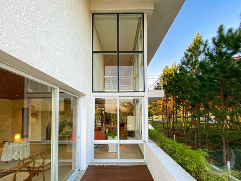 Casa de luxo com 5 dormitórios e 4 suítes em Florianópolis: 28ª foto da galeria de imagens do imóvel