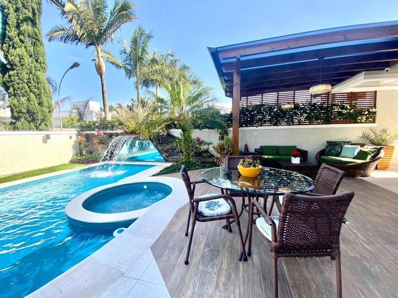 Casa de Luxo em Jurerê Internacional - 5 Dormitórios - Venda: 3ª foto da galeria de imagens do imóvel