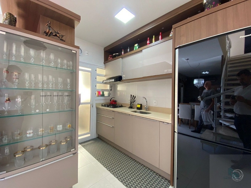 Duplex para venda tem 121 metros quadrados com 3 quartos em Córrego Gr: 6ª foto da galeria de imagens do imóvel