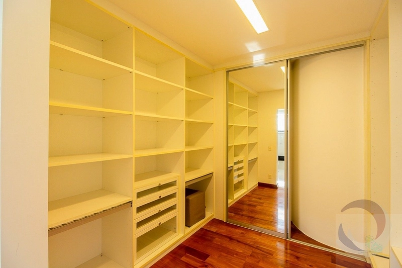Casa para venda possui 728 metros quadrados com 7 quartos: 4ª foto da galeria de imagens do imóvel